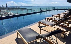 The Base Central Pattaya Quiet King-Bed With Infinity Pool & Free Netflix!