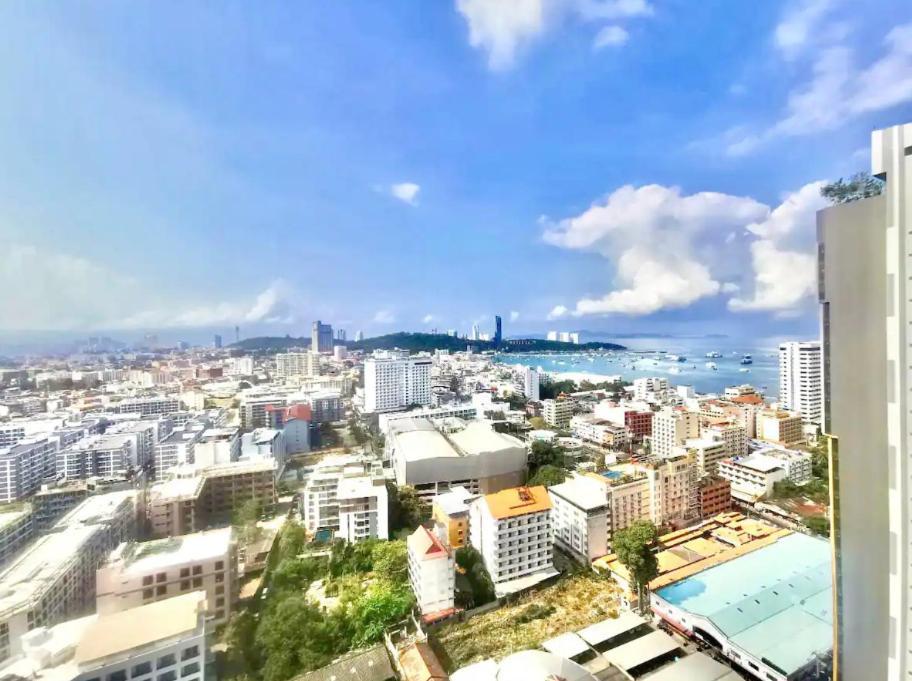 The Base Central Pattaya Quiet King-Bed With Infinity Pool & Free Netflix! Exterior photo