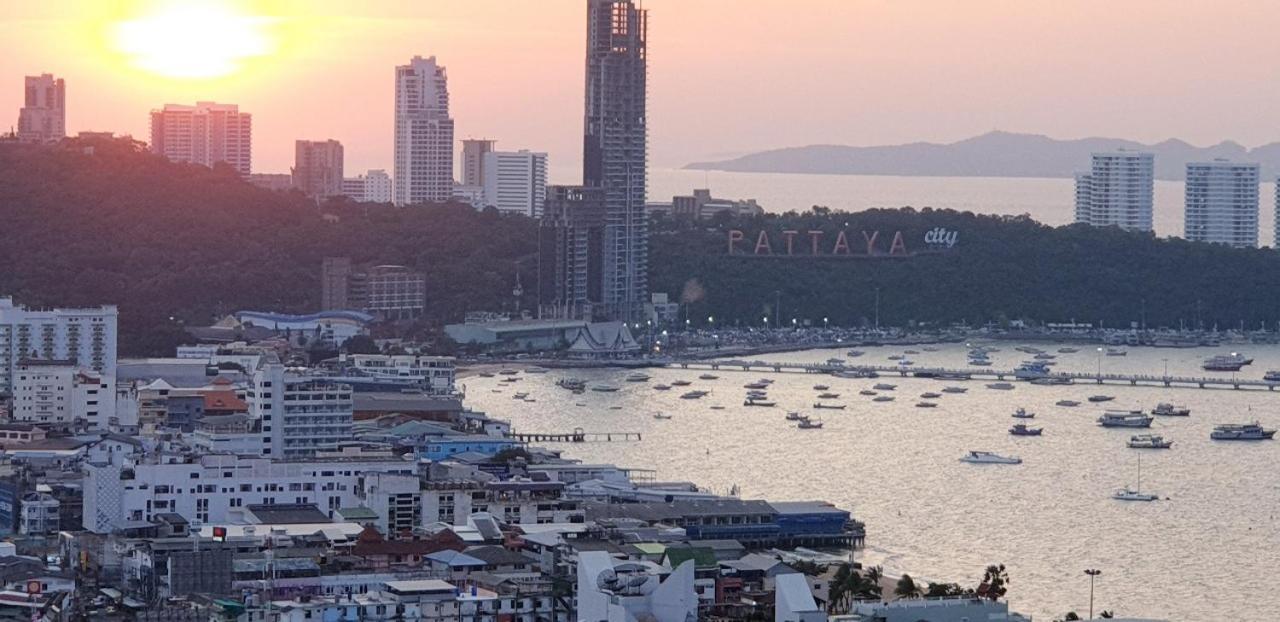 The Base Central Pattaya Quiet King-Bed With Infinity Pool & Free Netflix! Exterior photo