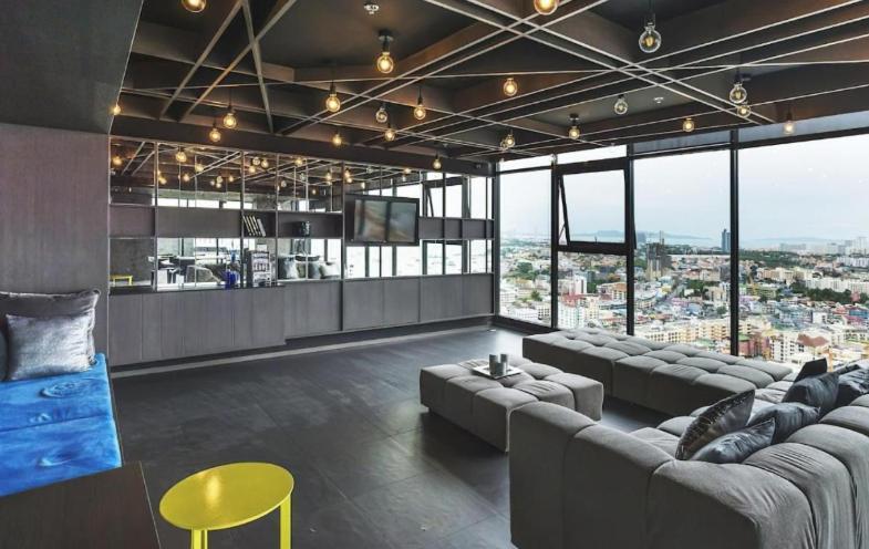 The Base Central Pattaya Quiet King-Bed With Infinity Pool & Free Netflix! Exterior photo